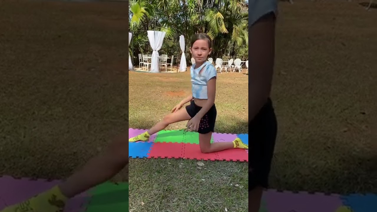 How to do the SPLITS in 5 easy steps! Kids gymnastics 🤸🏻‍♂️