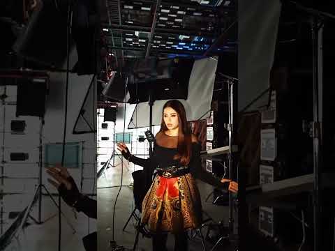 رحمة رياض تلفت الأنظار بفيديو عفوي من كواليس تصوير الحلقة الأولى من برنامج ذا فويس