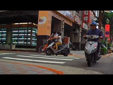 2017/09/21 17:27 台北市承德路三段腳踏車、機車擦撞