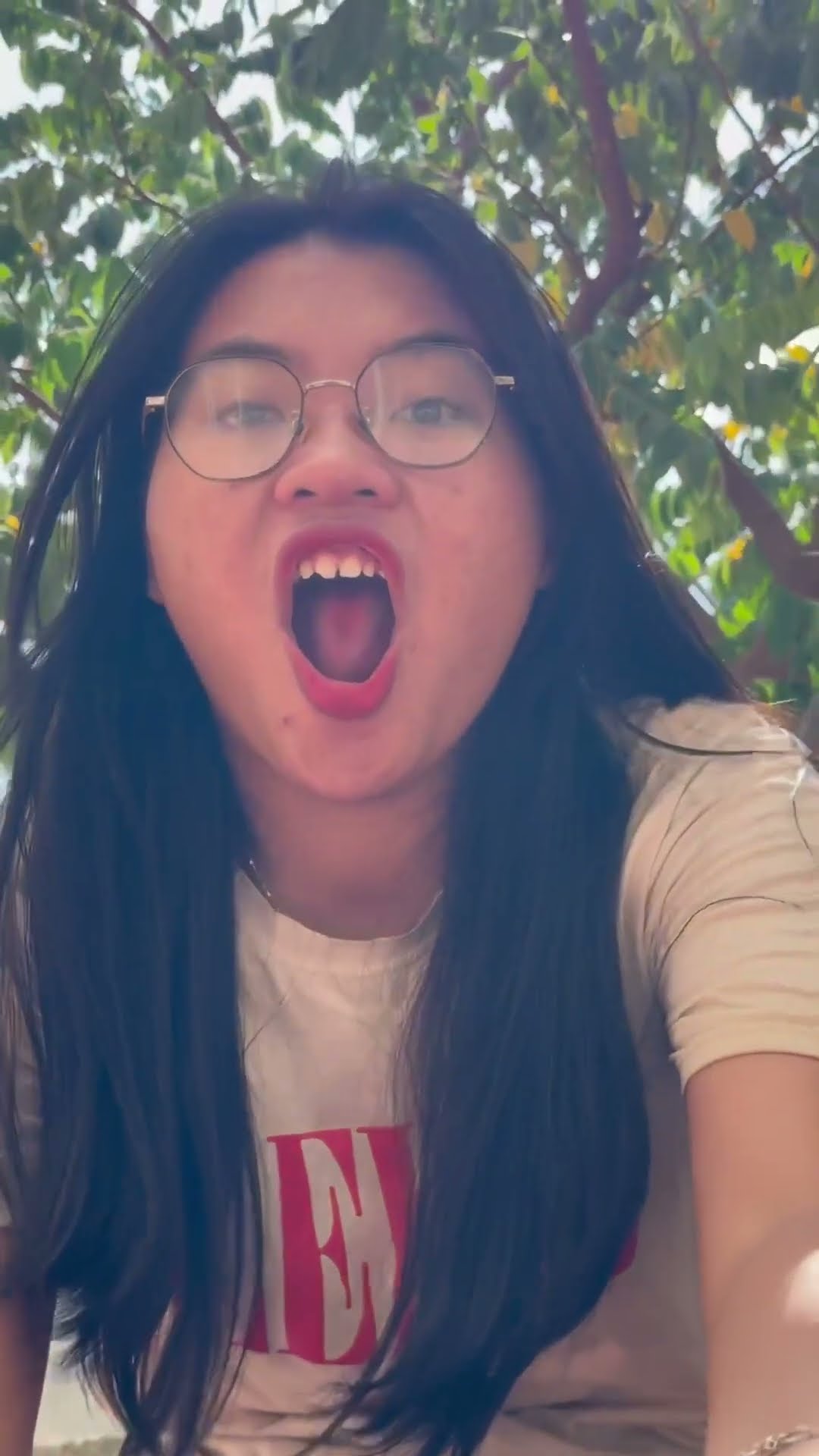 LNF - Miếng bánh bị rơi xuống đất || The piece of cake fell to the ground #shorts