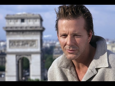 Video: Mickey Rourke föryngrade sig