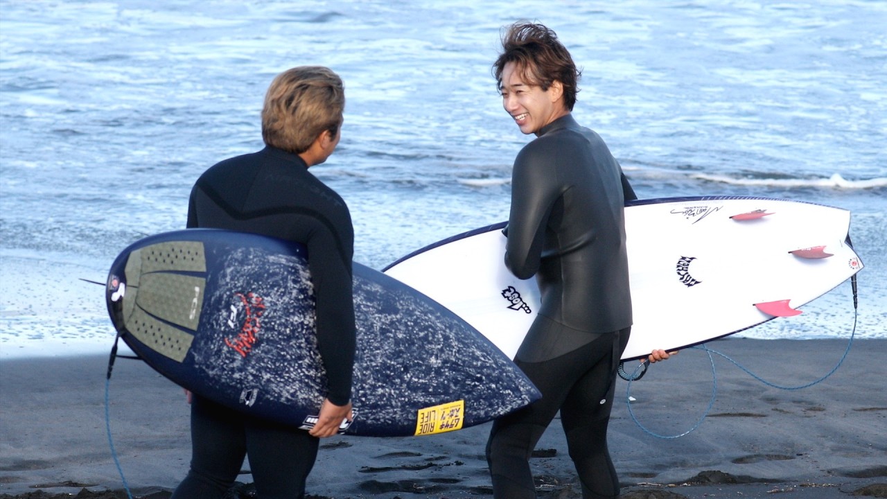 Surfing with my eldest son during Typhoon No. 6] I was amazed by