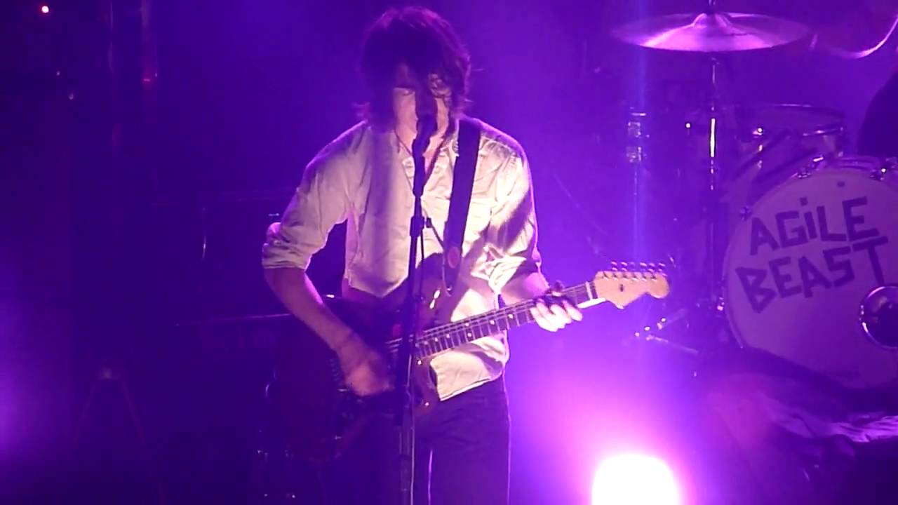 Arctic Monkeys -  Fire And The Thud live @ Shepherd's Bush Empire / London - 28 March 2010