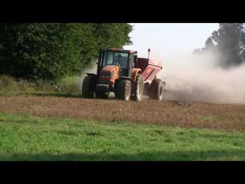 épandage-chaux---tracteur-renault-ares-630-&-épandeur-bredal---2009-franche-comté