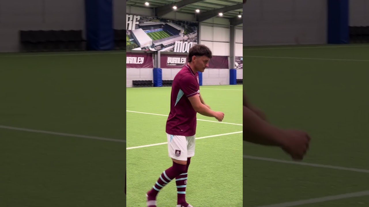 Testing Connor Roberts, Bashir Humphreys and Oliver Sonne's putting abilities ⛳️ #burnleyfc #golf