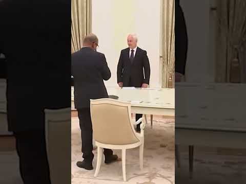 ⚡️Песков: Путин в Кремле встретился с министром обороны Индии Сингха.