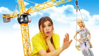 Ох Уж Эти Куклы! Барби На Стройке 👷‍♀️🧱🔨 Смешные Видео Для Девочек Про Игры С Барби