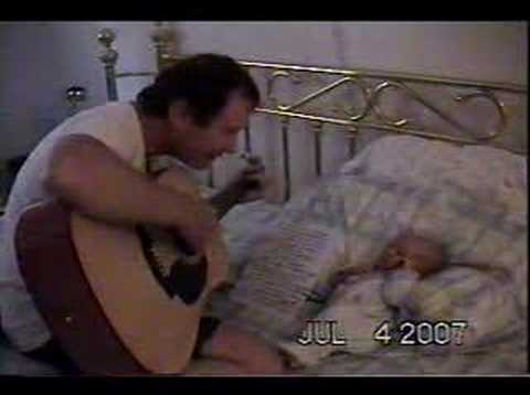 Dannys Song-Daddy sings to newborn infant son