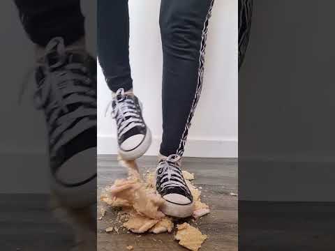 Gym girl crushing sugary treat - ASMR - Crushingg in my Converses
