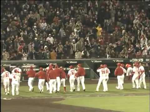 広島東洋カープ 前田智徳 打席~ヒーローインタビュー 2010年4月16日 - YouTube