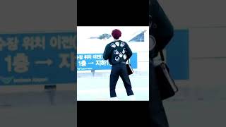 Hyunjin Airport 2019 Dance Punishment With Sticker Member Face Behind