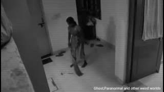 [ Amsyong ] Ibu ini Lagi Nyapu Ketemu Penampakan