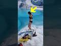 極寒の氷河水に飛び込む理由