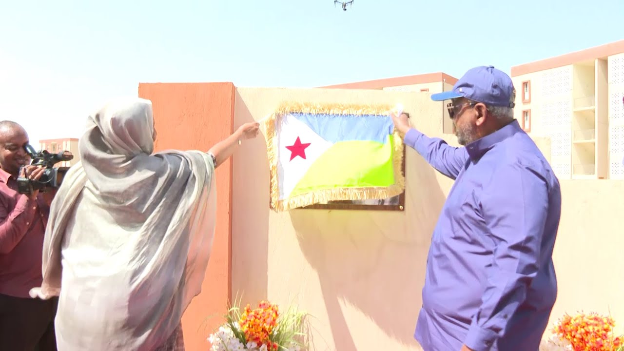 Inauguration d’une cité de 440 logements à PK13 : Visite guidée du président de la république.