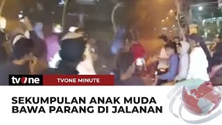 Ngeri! Sekumpulan Gangster Anak Muda Acungkan Parang di Jalanan Sidoarjo | tvOne Minute