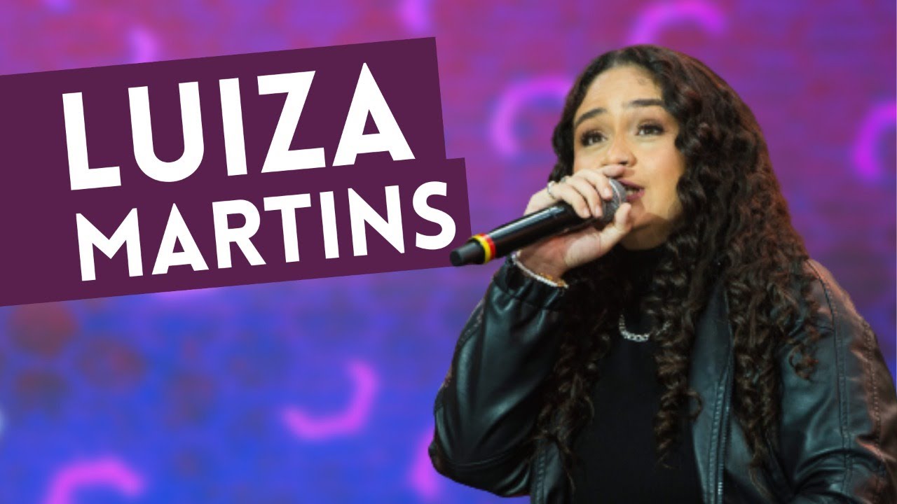 Luiza Martins canta “S de Saudade” no palco do Faustão
