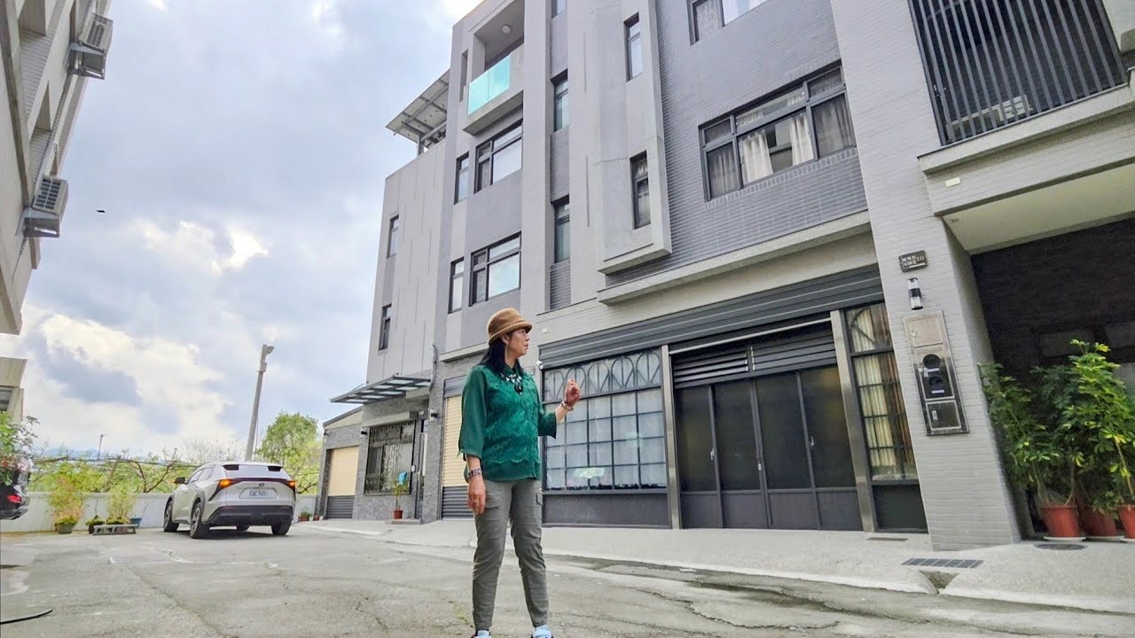 屋主 “城❤️” 想賣！看屋議價🐎加油1498萬買台中輕屋齡超級7米大面寬百萬裝潢（超大客廳）+（超大5房）間間超採光可擺2張加大雙人床還有空間擺衣櫥近鬧中取靜東勢市區0977188512傅晏棠房地產