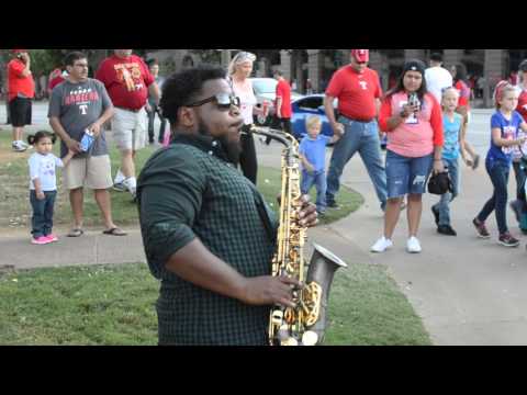 uptown-funk-street-saxophone