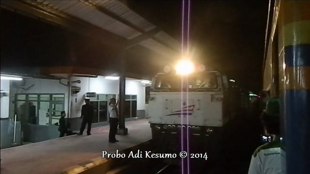 KA Brantas & Jayabaya tiba di Stasiun Tegal diiringi 