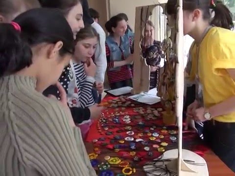 \"ფერადი ხელები\"- სამკაულების გამოფენა-გაყიდვა N3 საჯარო სკოლაში