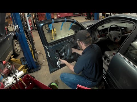 Video: Var finns startmotorn på en 2001 Buick LeSabre?