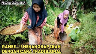 Pesona Gadis Desa Cantik,  Menangkap Ikan Dengan Cara Tradisional || Indonesian Girl Rural Life