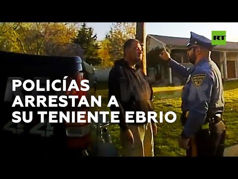 Vídeo: Preguntas Y Respuestas Con El Ex Capitán De Policía Arrestado En Uniforme En OWS - Matador Network