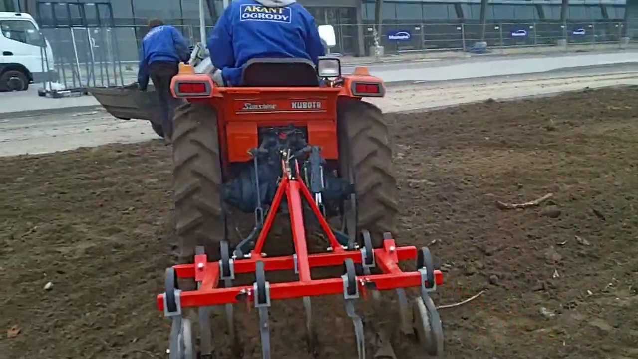 Usługi rolnicze Warszawa. KUBOTA  L1-185 Traktor ogrodniczy. www.akant-ogrody.pl