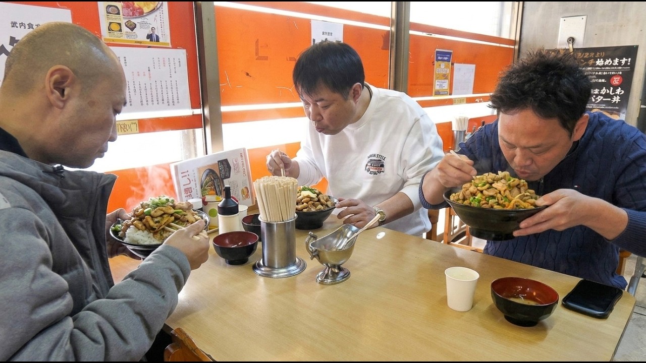 カレー無料セルフサービスと悪魔の男めし肉丼に４０代働くアニキ達が殺到するぶっ壊れ食堂丨Japanese Street Food