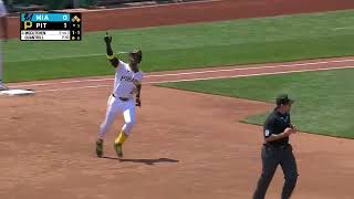 Andrew McCutchen's 6th homer of 2025 is a 3-run blast