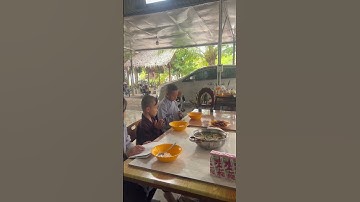 Chú tiểu cúng quá đường