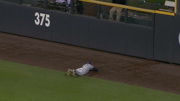 Kemp makes nice running catch to rob Blackmon