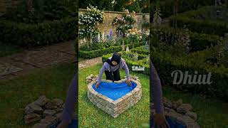 This DIY stone pond completely transformed the backyard space.⚒️