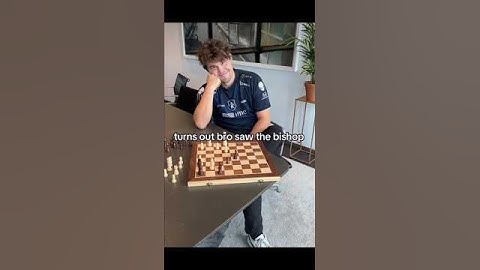 MAGNUS BLUNDERS THE QUEEN.... OR DOES HE?💀🔥. #chess #shorts