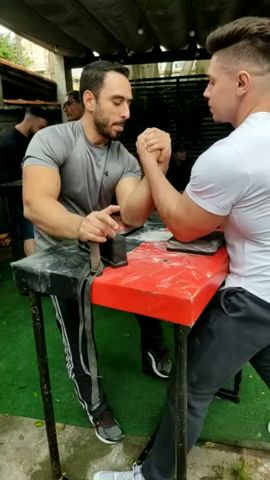 Arnold toproll Arm Wrestling