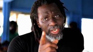 Video thumbnail of "Tiken Jah Fakoly - Vieux père (Clip officiel)"