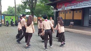 Donal Bebek Mundur 3 langkah [Permainan Tradisional] Kelompok 1 X9. SMAN 2 SLAWI