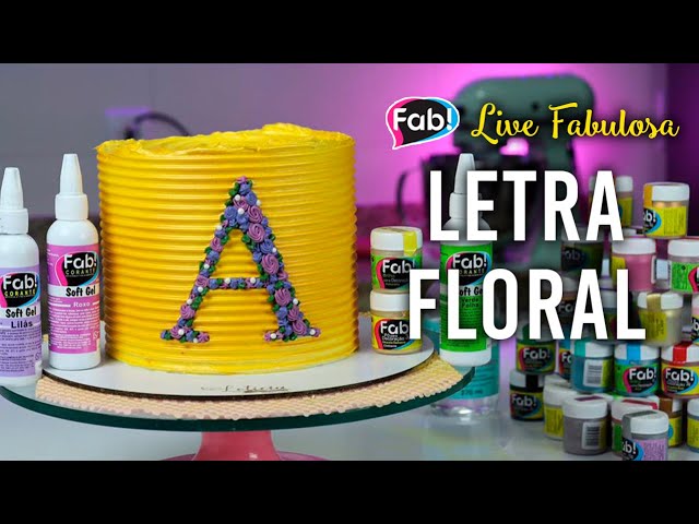 Bolo de 2 camadas floral com letras iniciais Dubai - Feito com os