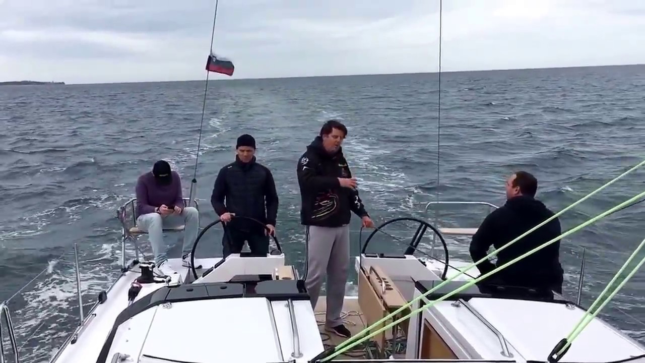Il nuovo Elan GT5 in navigazione sotto gennaker