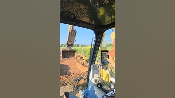 Digging foundations with Trimble earthworks GPS in the excavator #dozerking #trimblegeospatial