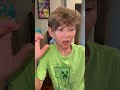 Kind Probiert Zum Ersten Mal WASABI