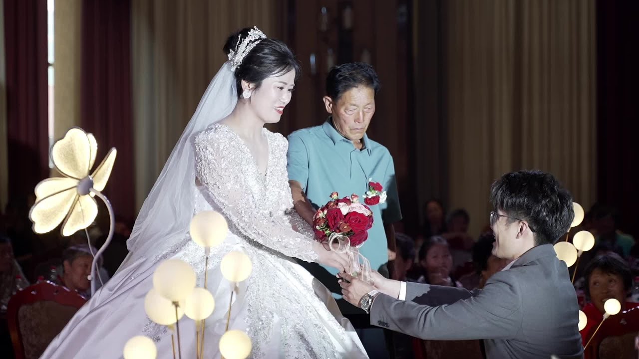 相识18年，相恋16个月，在亲朋好友的见证下，我们结婚啦！ #婚礼现场 #结婚 #东北 #我的乡村生活