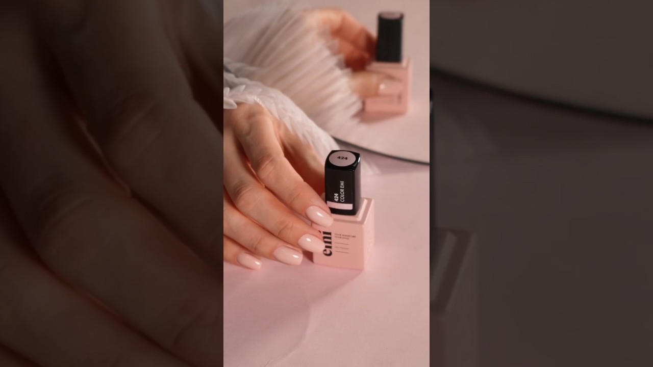 Гель-лак фирменного цвета EMI, ждали?🤩