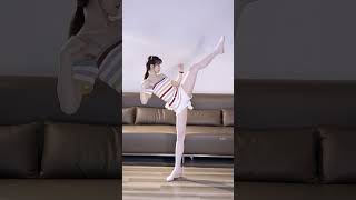 She tries the ceiling kick challenge 😳 Shorts#Flexibility#DanceChallenge#LegRaise#FitnessChallenge