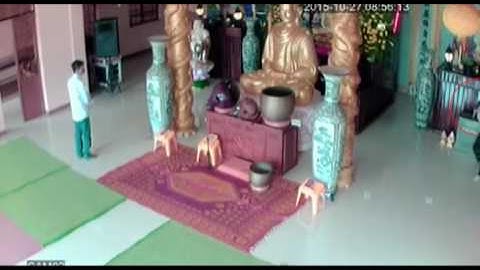 Nhóm trộm dùng sợi thép móc tiền công đức trong chùa