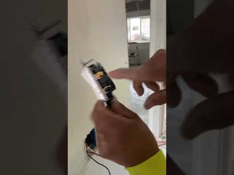 Vídeo: Com es connecta un interruptor de doble paleta?