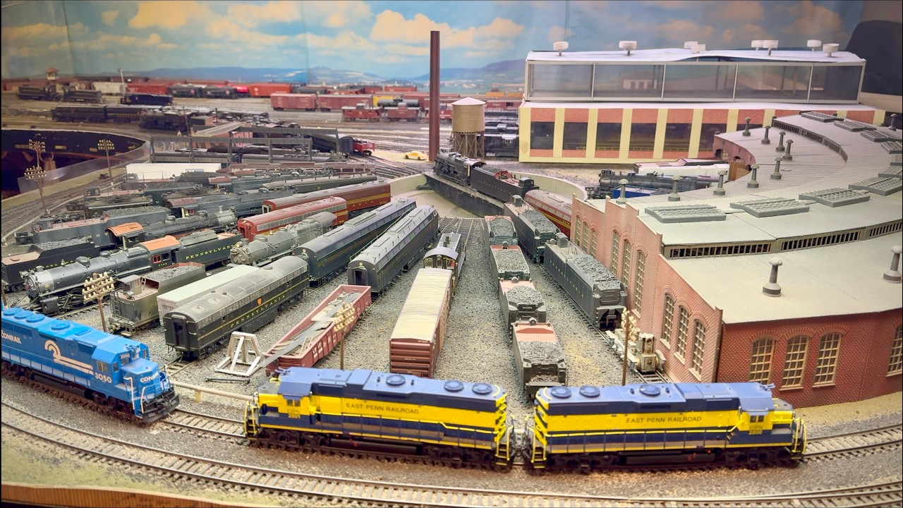 Прекрасная модель железной дороги Пенсильвании в масштабе HO, принадлежащая Крису и Эйдану Каранд...