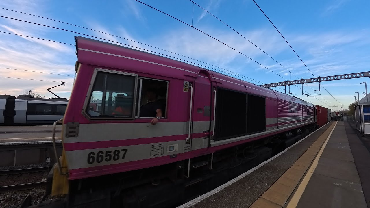 Freightliner 66587 - 4L73 Tinsley Intermodal Term to London Gateway ...