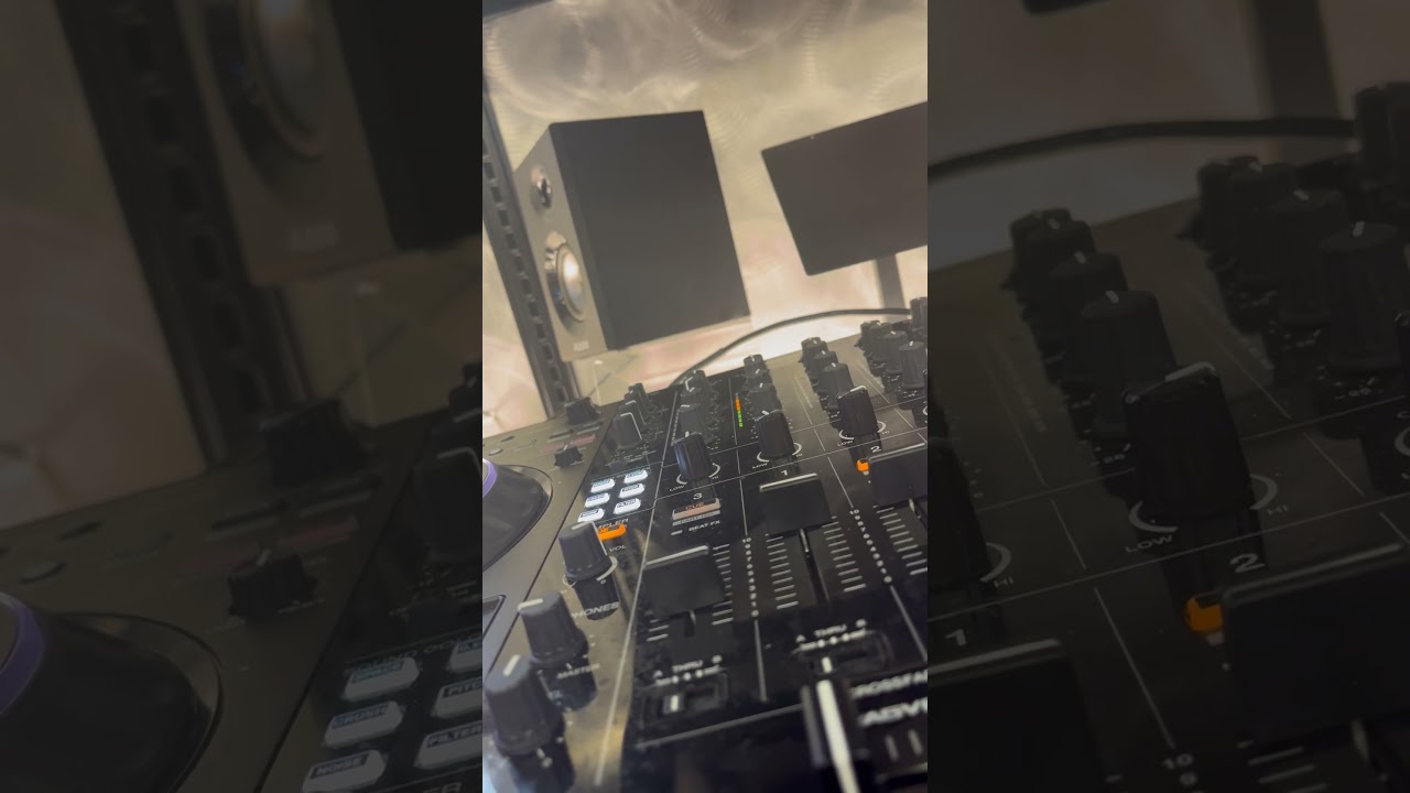 Saturday night Gogo Mixx from DJ UNIQUE D record  live at Guitar Center 2026