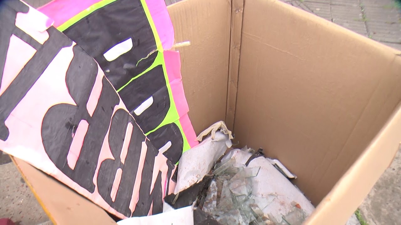 Con una piedra enorme destrozaron la vidriera y robaron en pinturería